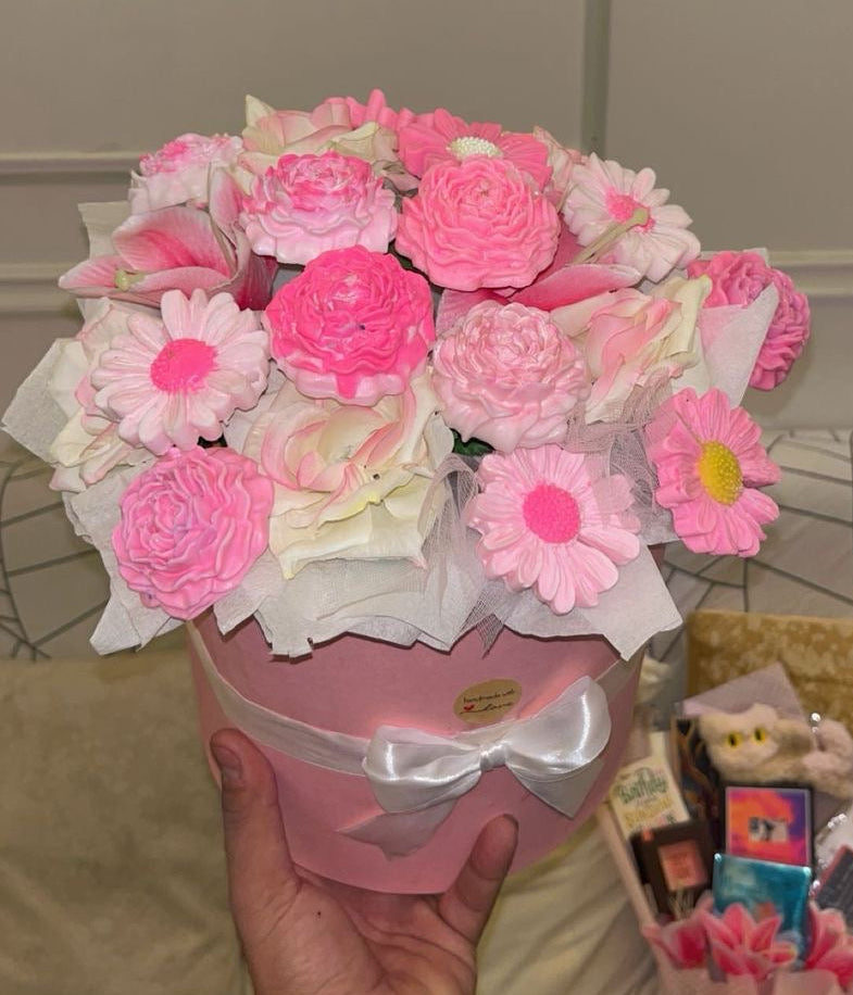 Candy Blush bouquet M010